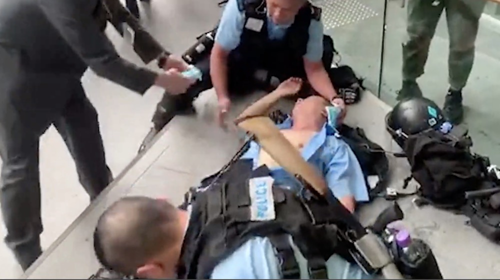 暴徒们，说好的和平示威呢？