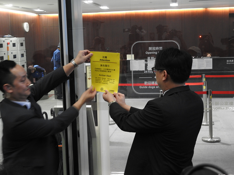 立會大樓撤黃警 政總重開