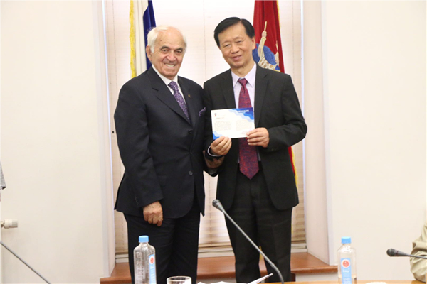 香港詩人獲普希金藝術節「絲綢之路國際詩歌藝術大獎」