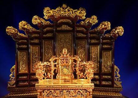 每条龙都栩栩如生！乾隆宝座复制品亮相中国美术馆 