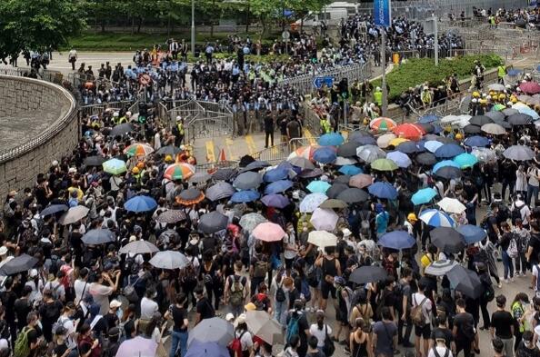 平息修例風波-功過可留待歷史評說，是非必須在當下辨清