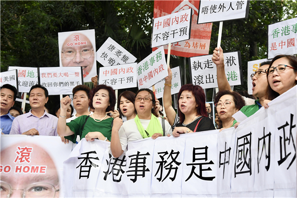 示威者再堵塞稅務入境大樓