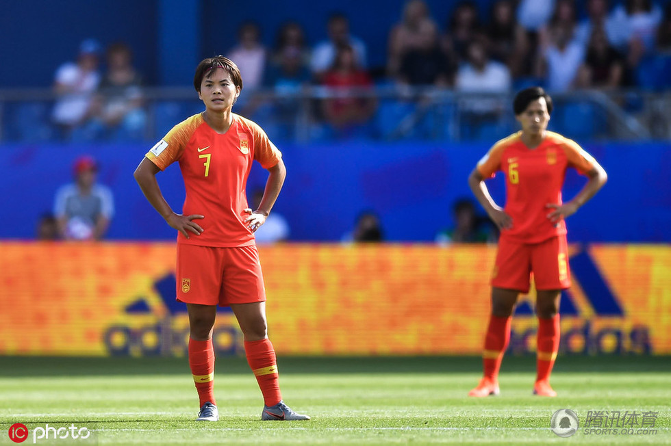 中国女足0:2不敵意大利 无缘八强告别世界杯