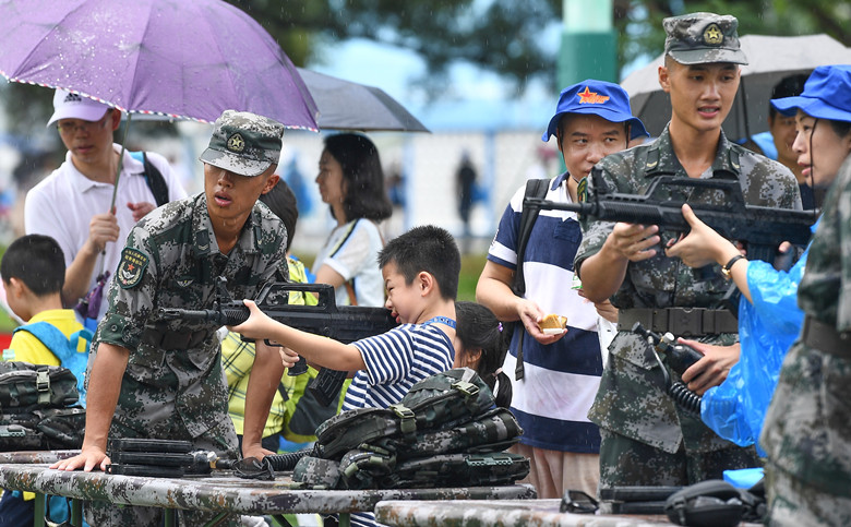 駐香港部隊新圍軍營對市民開放 多項活動受追捧