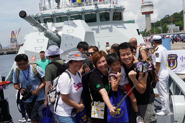 昂船洲軍營壓軸登場慶回歸 3萬市民體驗軍旅生活