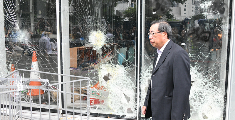 立會滿目瘡痍 兩周不能開會