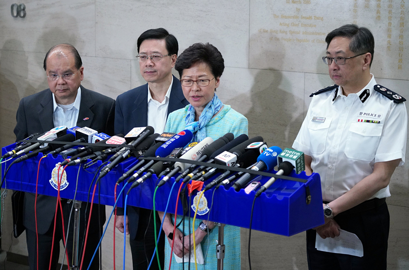 暴徒肆意破壞立會 香港法治黑暗時刻 林鄭：必定追究到底！