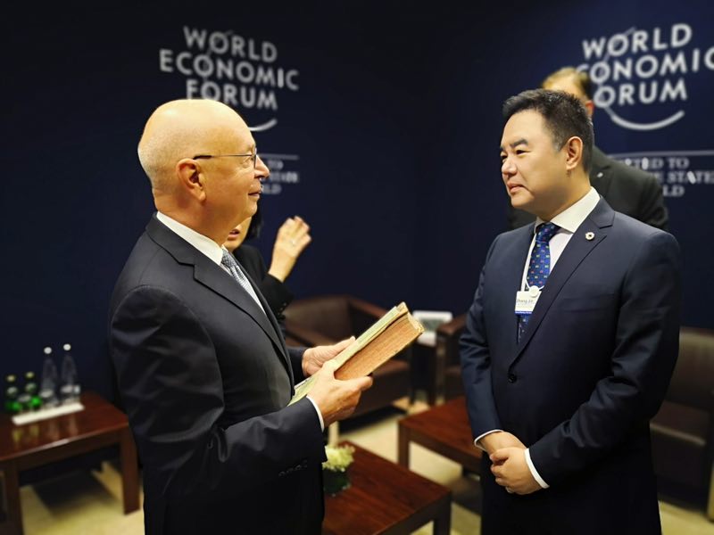 世界经济论坛执行主席施瓦布会见雪松控股张劲 期待双方展开更多合作