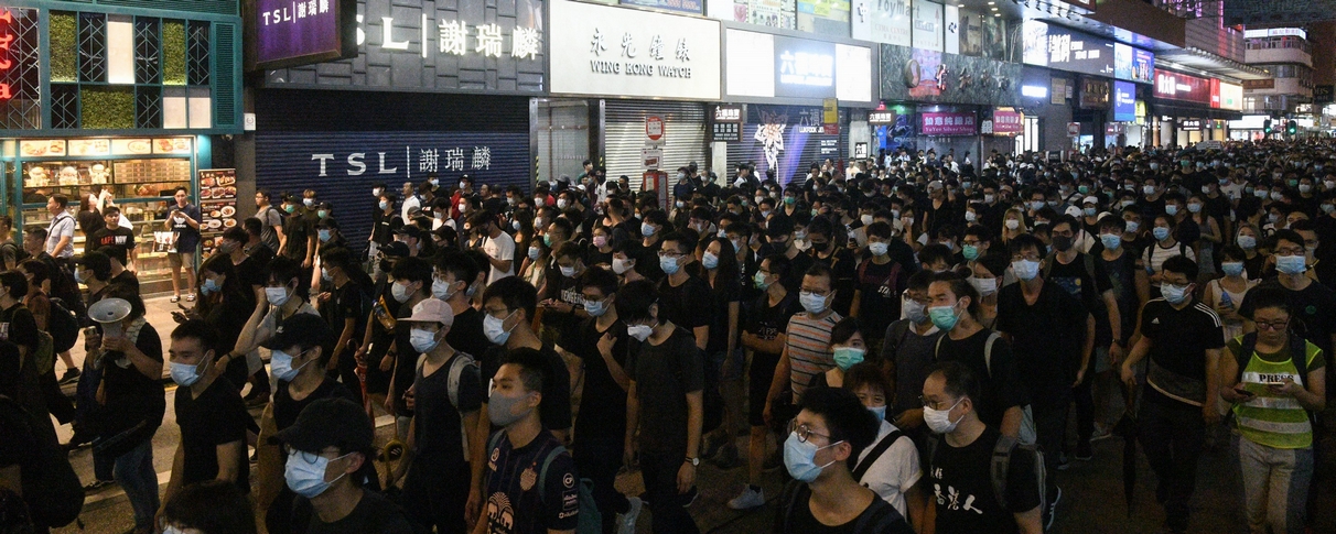 午遊行 夜佔旺 九龍陷混亂 西九站遊客訴苦 店舖紛關門躲避