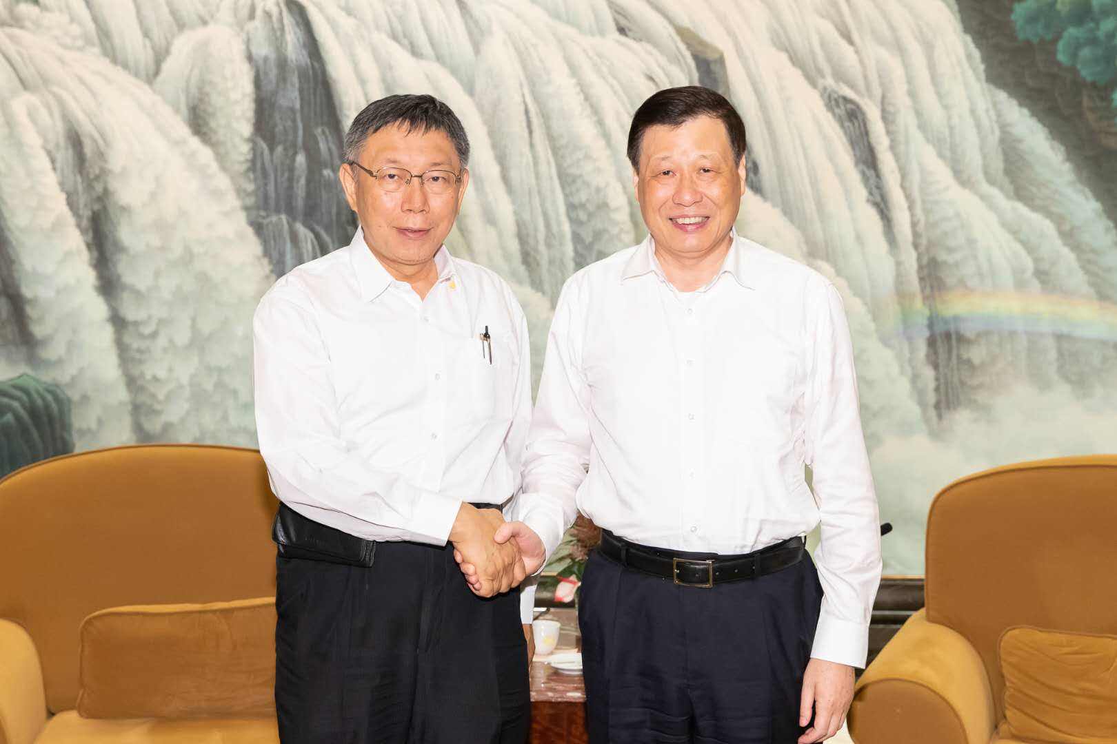 雙城記：務實柯P的啟示