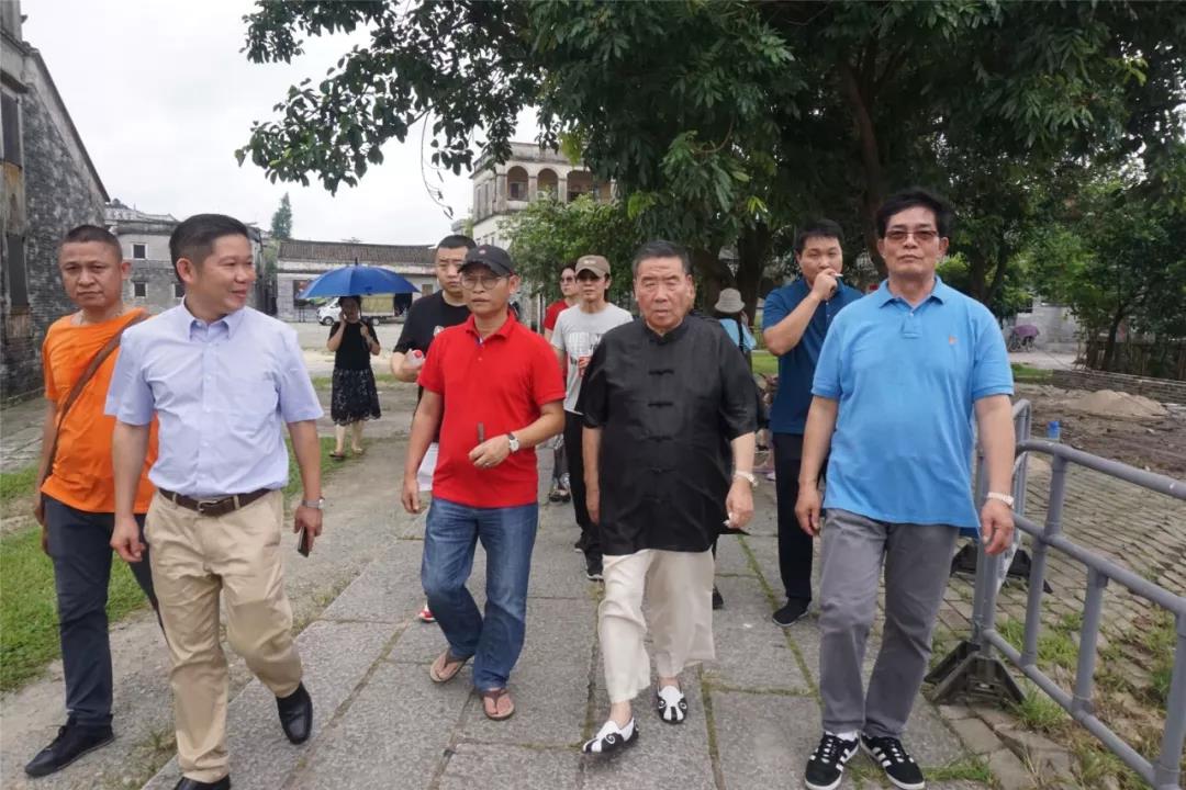 美國僑領方偉俠當好開平碉樓文化“宣傳人”