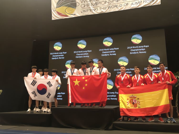 世界冠军！中国小学生再破纪录