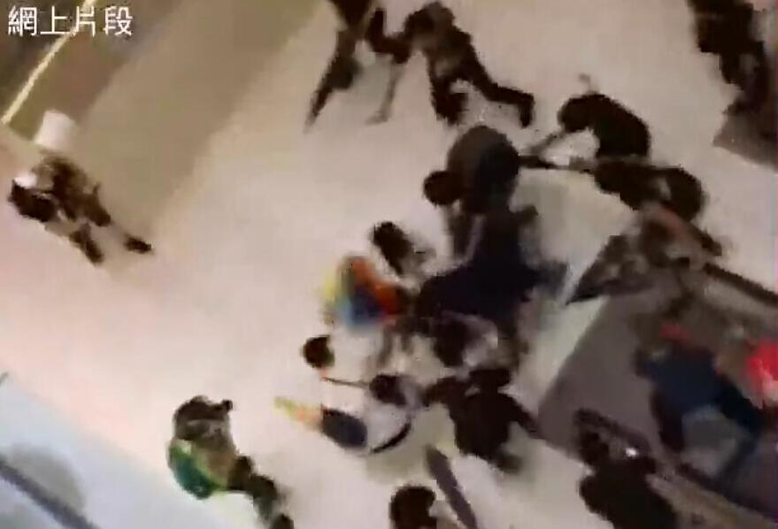 電視攝影師捨身護便衣警員