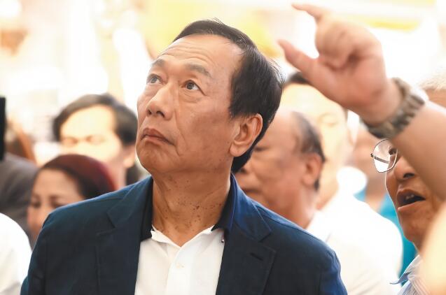 郭台铭搭飞机离开台湾，与韩国瑜短期内不会碰面