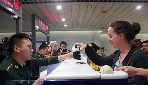 公安部在全国推广复制12条移民与出入境便利政策