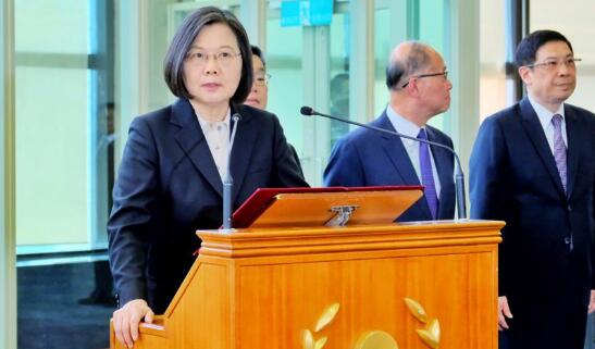 丑闻！蔡英文特勤藉出訪走私9800條煙