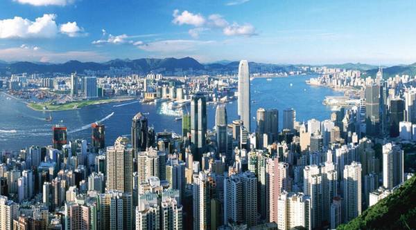 六成港人料樓市平穩向上