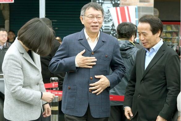 蔡英文：“劳工是心里最软的一块” 柯文哲：好想吐