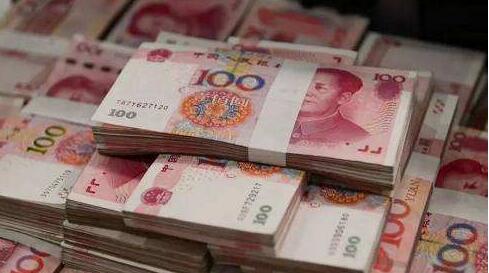 离岸人民币跌穿7.10