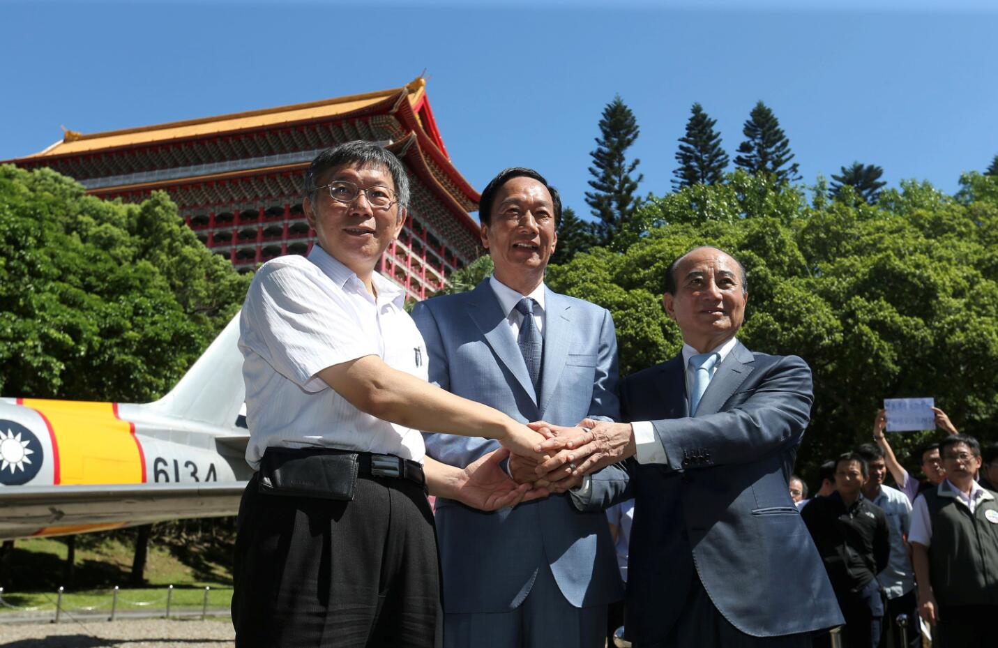 郭柯王終於坐到一起 三人首同框有計傾