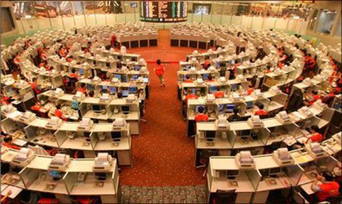 中美貿戰惡化 恒指短線下試25000 點