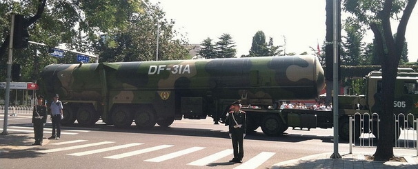 中国宣布规模空前国庆庆典 阅兵将有新式武器亮相