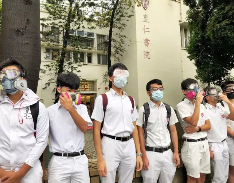 不容政治欺淩入侵校園