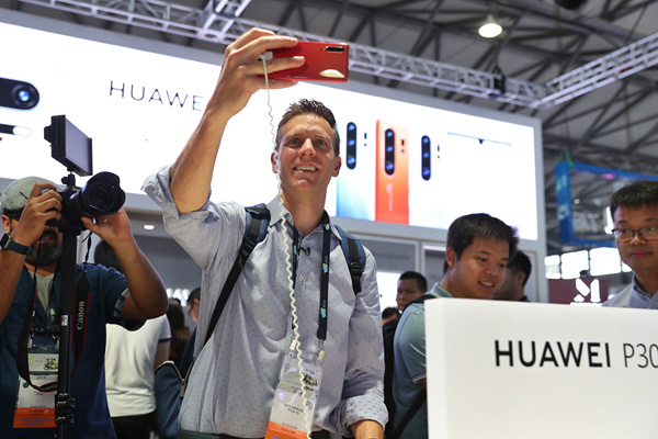 華為堅稱產品絕無侵權 ：白宮只為打擊