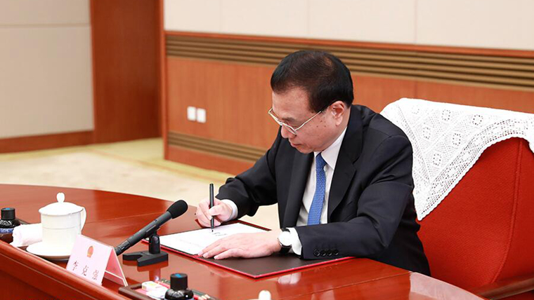 李克强签令任命贺一诚为澳门特首