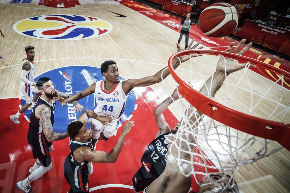 國際籃聯秘書長點贊深圳賽區籌備與組織工作