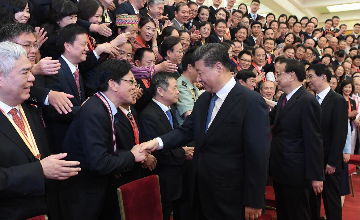 习近平会见全国教育系统先进集体和先进个人代表