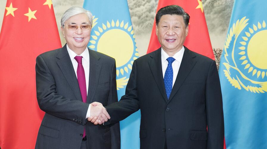 习近平同哈萨克斯坦总统托卡耶夫举行会谈