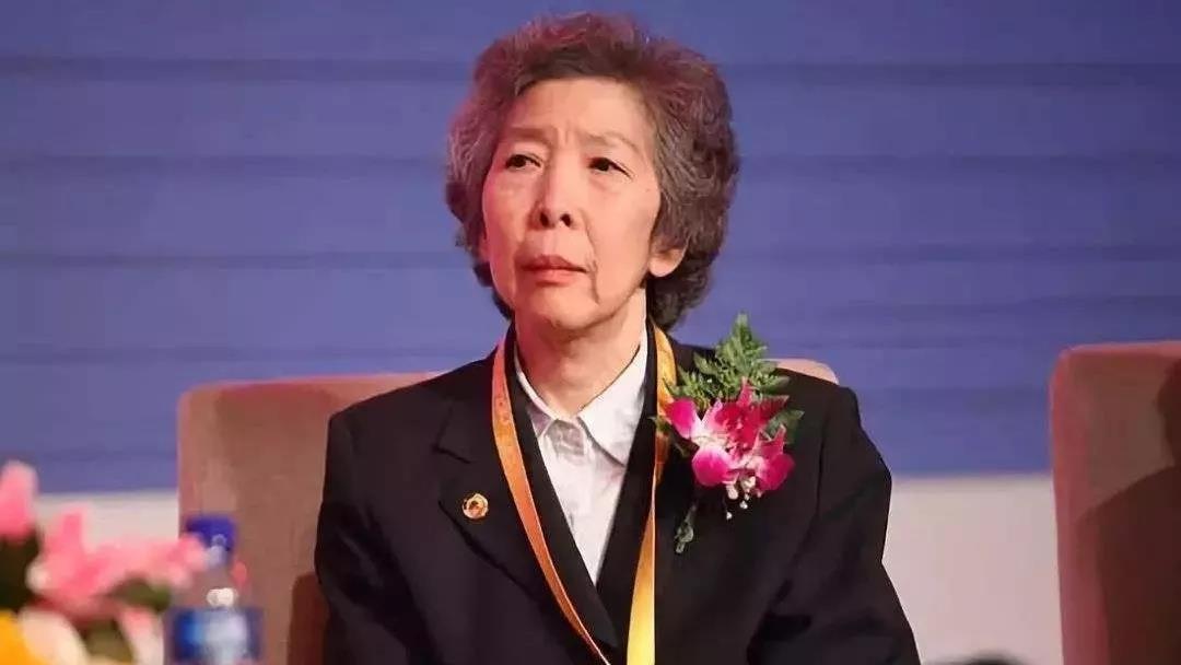 「美心大小姐」伍淑清：心繫祖国 育人树己