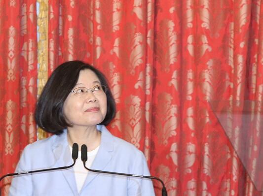 台主持人组团赴伦敦找蔡英文论文 蔡办急眼：没造假