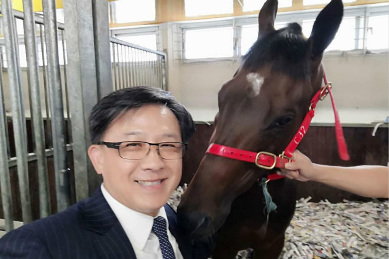 暴力撼動「馬照跑」