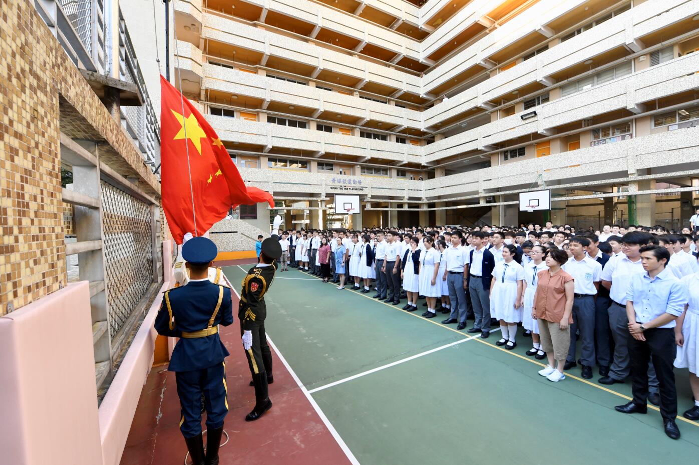 駐軍儀仗隊培僑中學舉行升旗禮