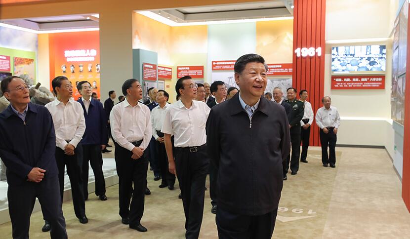 習近平參觀慶祝新中國成立70周年大型成就展