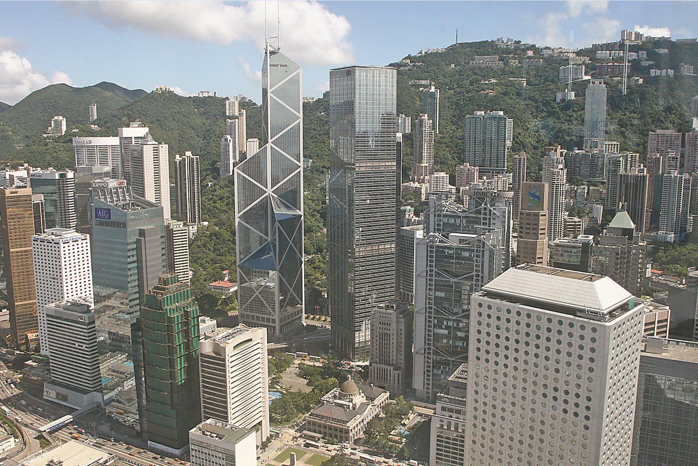 社会动荡持续窒碍经济 楼价悬崖边摇摇欲坠