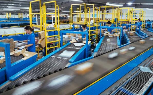 为什么中国快递这么便利?