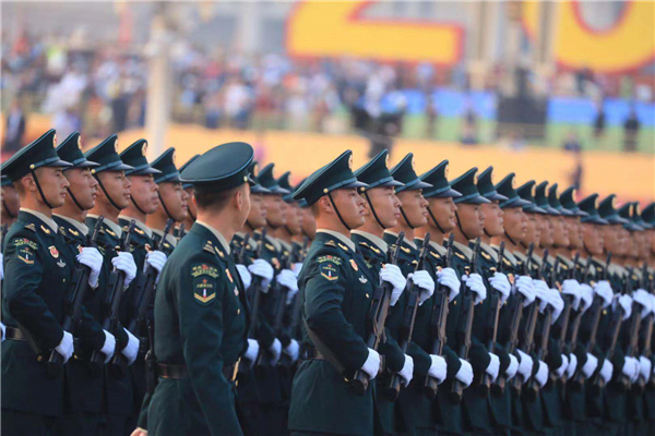 商报记者在國慶大閱兵現場