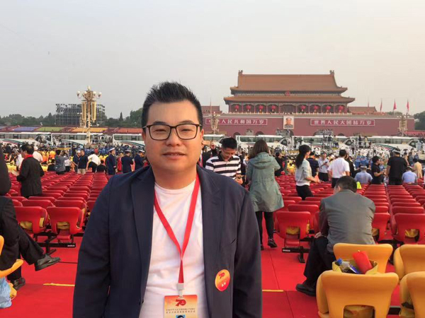 李鋈發：參加國慶感激動自豪 望香港恢復秩序重放光芒