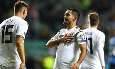 欧预赛综合：俄罗斯、波兰出线 十人德国赢球