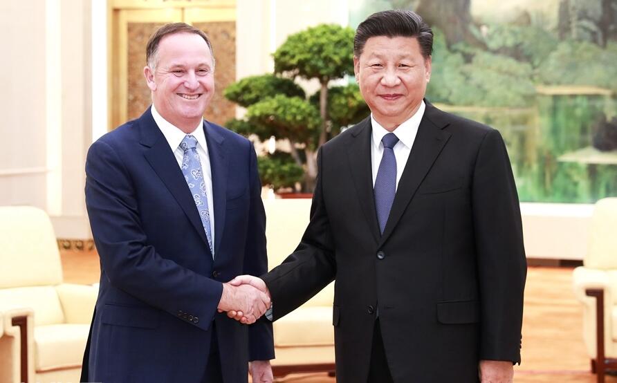 习近平会见新西兰前总理约翰·基