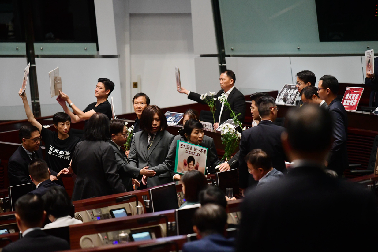反對派阻撓施政與民為敵
