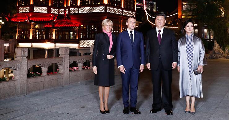 习近平夫妇在上海会见法国总统马克龙夫妇
