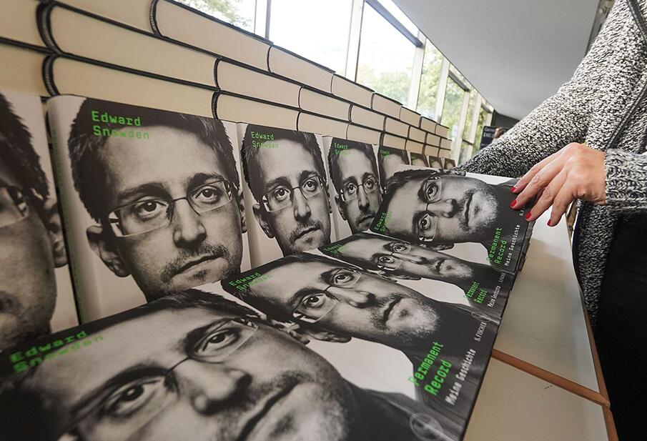 斯诺登的个人回忆录——《永久记录》