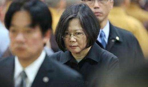 韩国瑜评“蔡赖配”：武大郎潘金莲盖棉被
