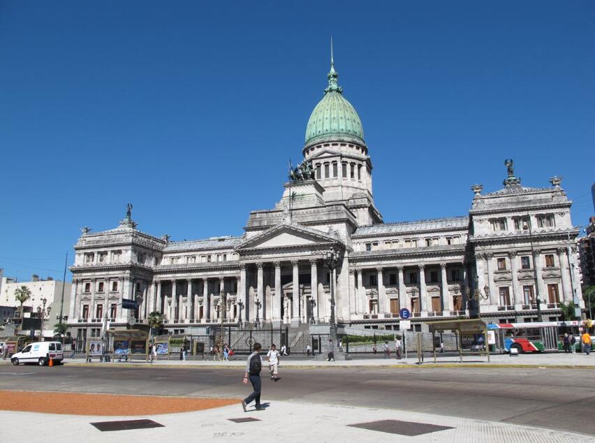 外汇储备消耗严重 阿根廷或存严重债务违约风险