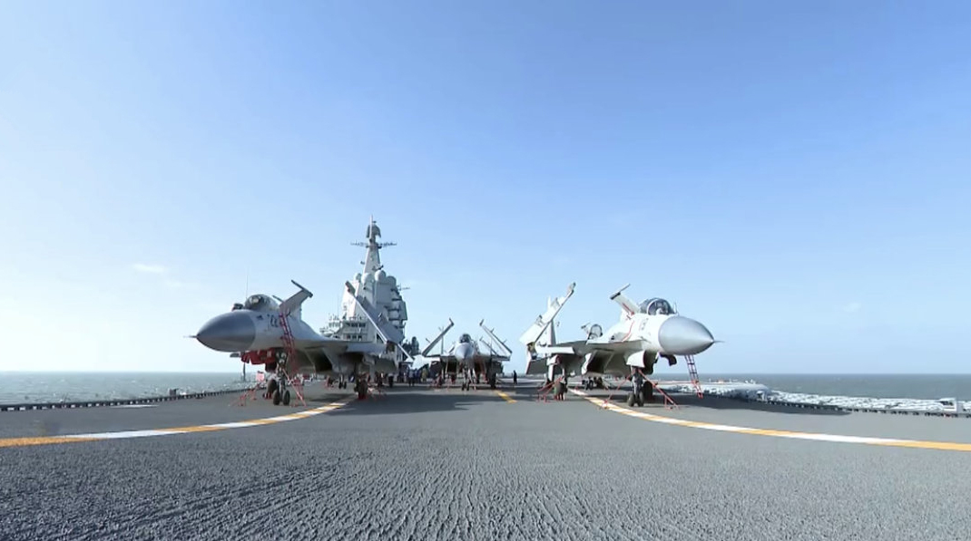 京指國產航母穿台灣海峽乃家門口訓練