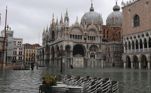“水城”威尼斯为何“因水而忧”？
